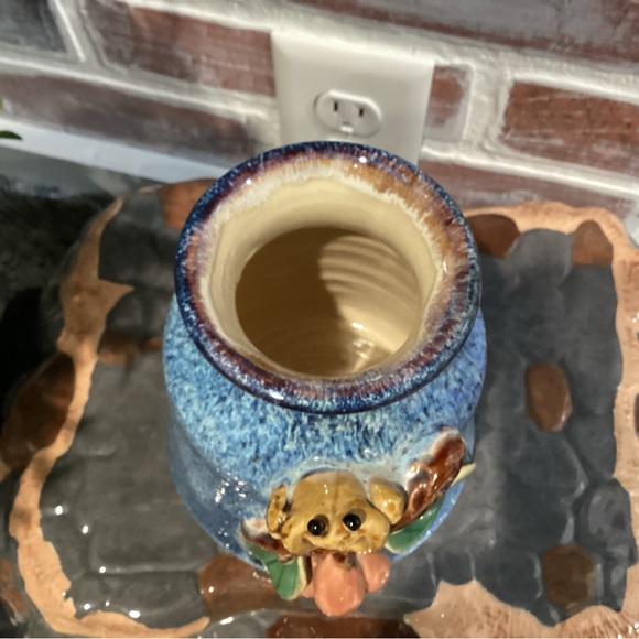 Stunning Hand Crafted Ceramic Frog Design Vase / Decor Piece - High Quality Art - Picture 5 of 13